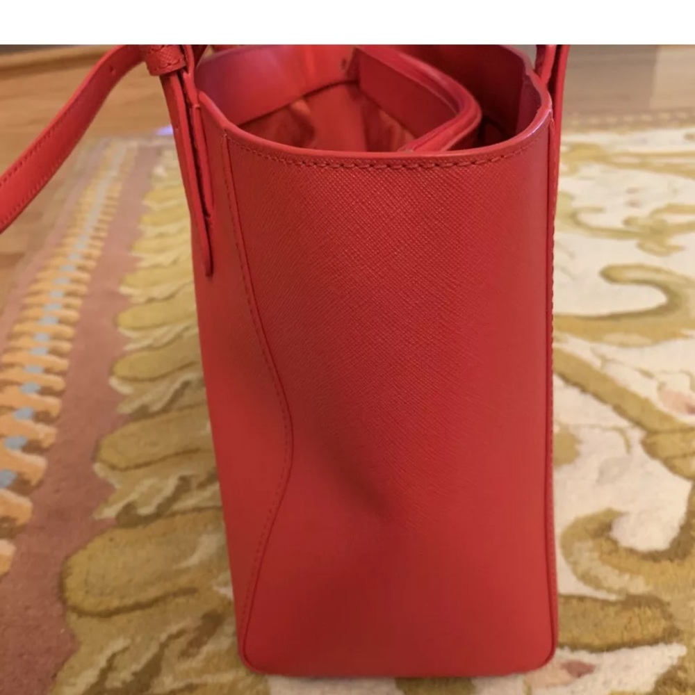 NWOT Bright Red Tory Burch Handbag W Compartments - Picture 10 of 12